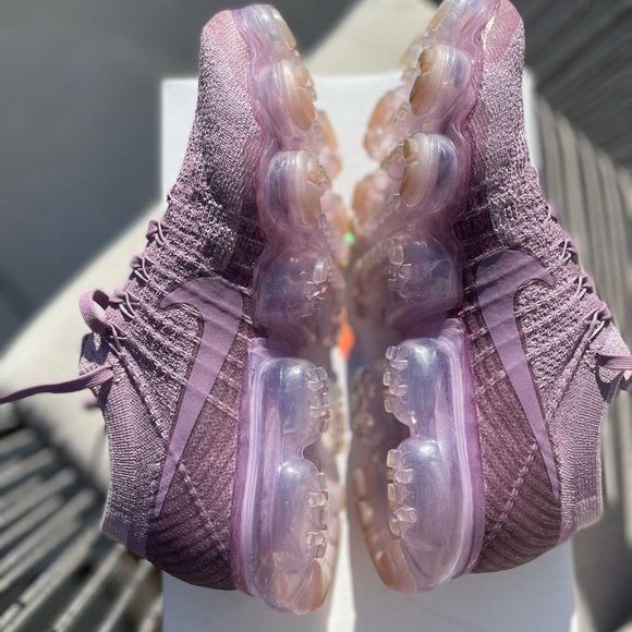 Size 8.5 Nike VaporMax in violet dust - Picture 5 of 11